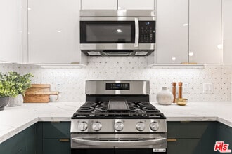 4000 Mont Clair St in Los Angeles, CA - Building Photo - Building Photo