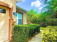 7404 Surrey Wood Ln in Apollo Beach, FL - Building Photo - Building Photo