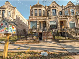 4925 S Champlain Ave in Chicago, IL - Building Photo