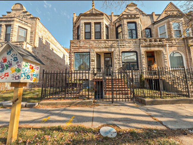 4925 S Champlain Ave