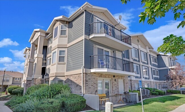 property at 56 E Resaca Dr