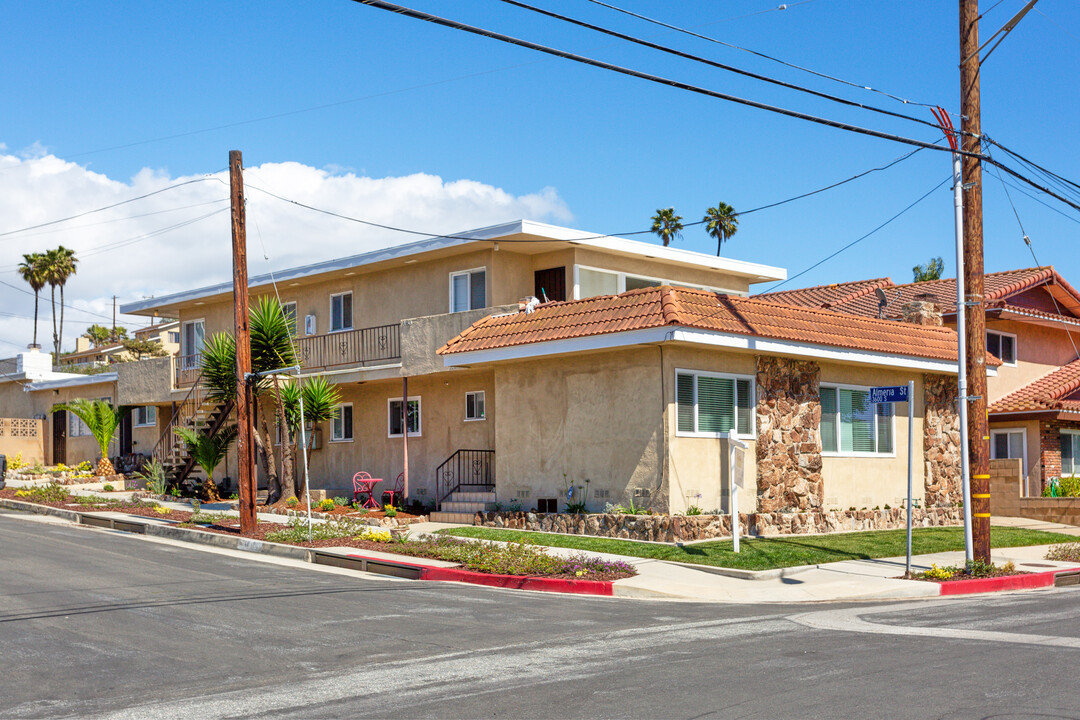 3644 Almeria St in San Pedro, CA - Foto de edificio