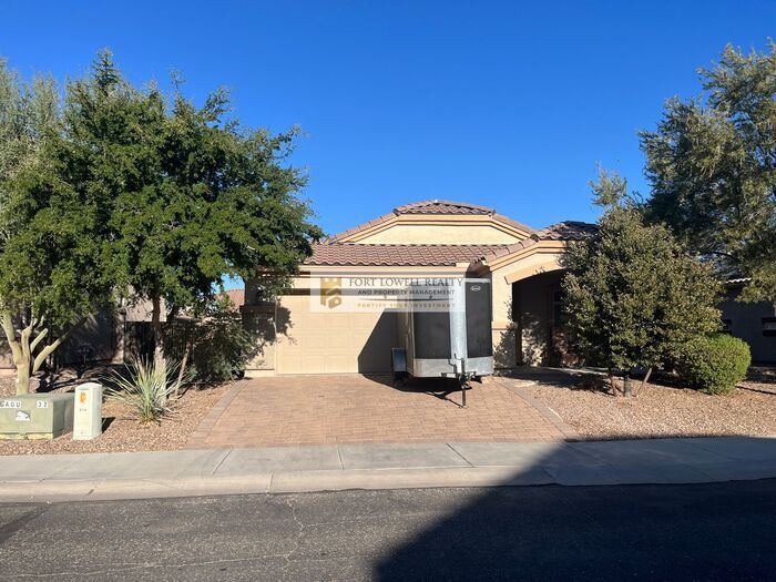 8736 W Saguaro Moon Rd in Marana, AZ - Foto de edificio