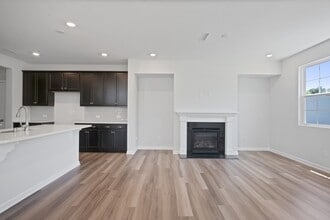 111 Hunston Dr. in Holly Springs, NC - Foto de edificio - Building Photo