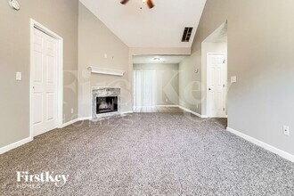 225 Indian Springs Dr in Locust Grove, GA - Foto de edificio - Building Photo