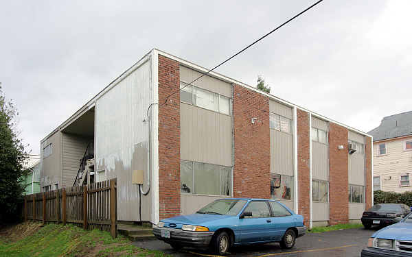 3111 SE Belmont St in Portland, OR - Foto de edificio - Building Photo