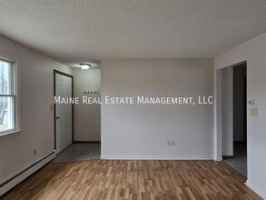 2 Hartley St in Lewiston, ME - Building Photo - Building Photo