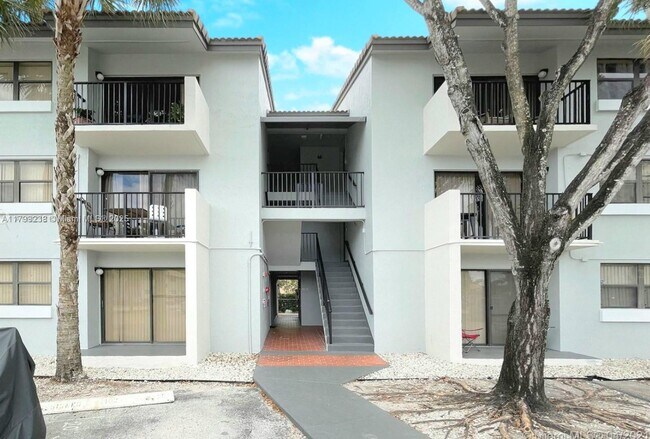 7130 NW 179th St in Hialeah, FL - Building Photo - Building Photo