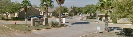 404 Medina St in Cotulla, TX - Building Photo - Building Photo
