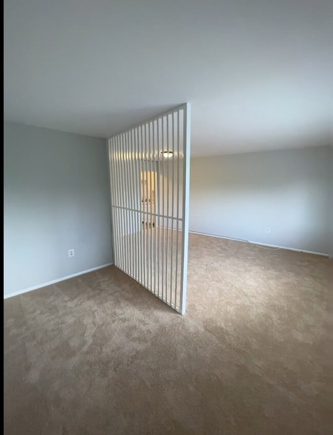 1111 University Blvd W, Unit 501 in Silver Spring, MD - Foto de edificio - Building Photo