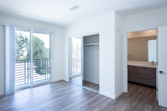 5327 Hermitage Ave in North Hollywood, CA - Foto de edificio - Interior Photo