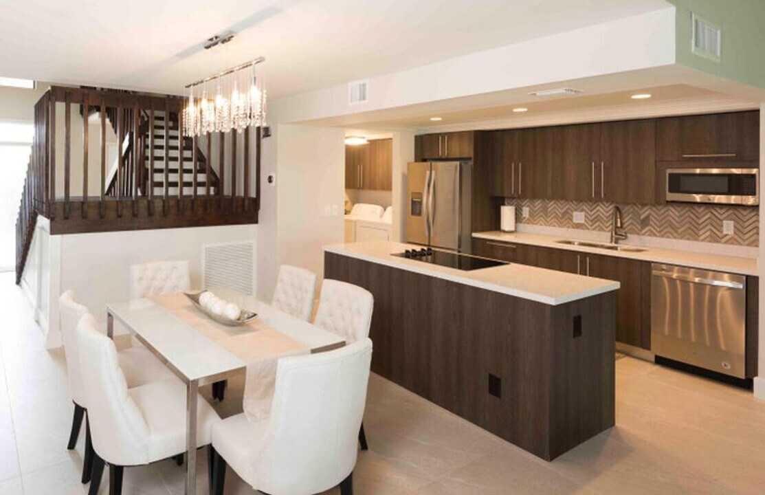 293 Old Meadow Way in Palm Beach Gardens, FL - Building Photo