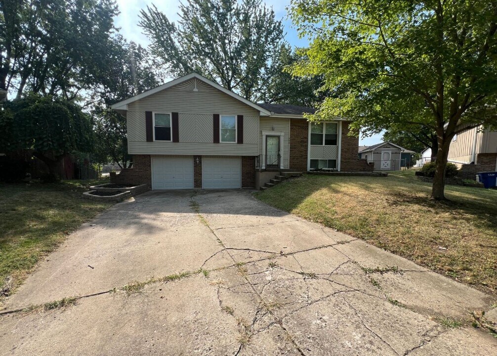 508 NE Shiloh Cir in Blue Springs, MO - Building Photo