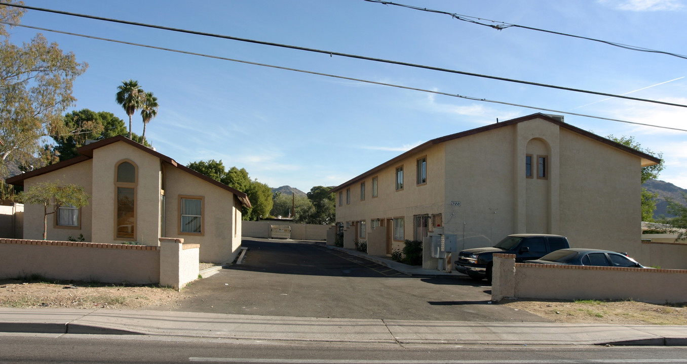 12th Street Apartments in Phoenix, AZ - Building Photo