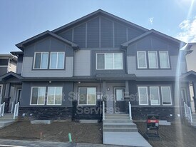 4253 Kinglet Dr NW in Edmonton, AB - Building Photo
