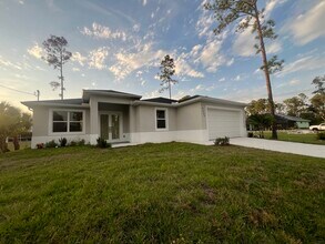 4327 Kinlock St in North Port, FL - Foto de edificio - Building Photo