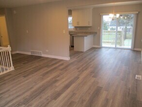 831 Navajo Dr in Lake In The Hills, IL - Building Photo - Building Photo