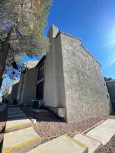 2818 Calle Del Oro in Las Vegas, NV - Building Photo - Building Photo