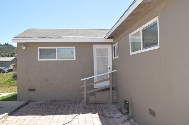1073 S Lincoln Ave in El Cajon, CA - Building Photo - Building Photo
