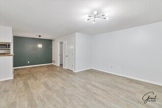 313-313 Marigold Cir in Westland, MI - Building Photo - Building Photo