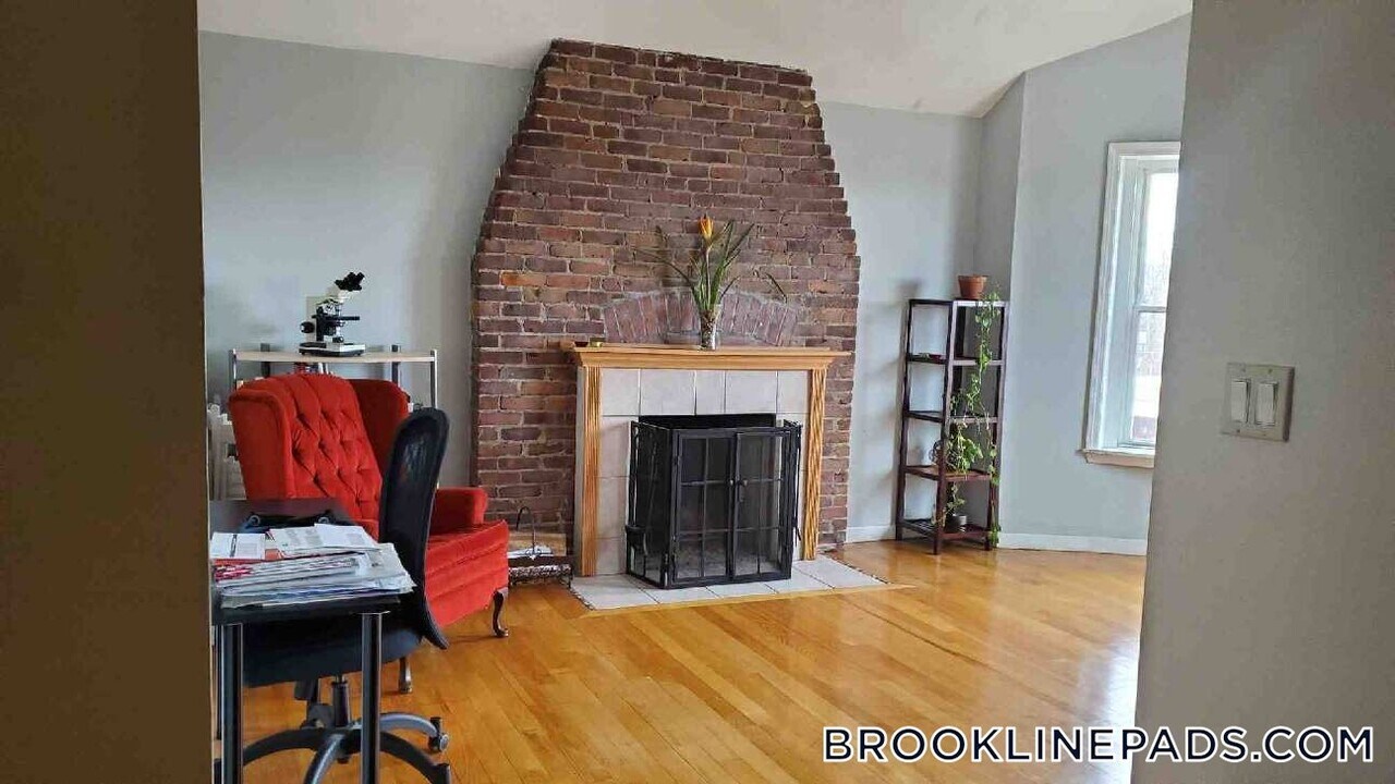 154 Harvard St in Brookline, MA - Building Photo