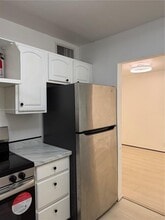 125 SW 1st Ave in Hallandale Beach, FL - Building Photo - Building Photo