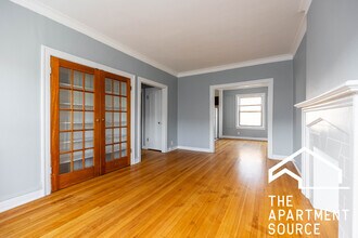 1319 W Estes Ave, Unit 35 in Chicago, IL - Foto de edificio - Building Photo