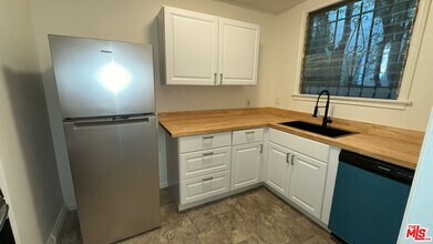 4950 Beverly Blvd in Los Angeles, CA - Building Photo - Building Photo