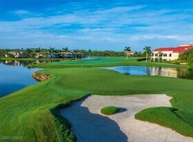 4884 Hampshire Ct in Naples, FL - Building Photo