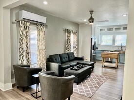 1419 Broadway Avenue J in Galveston, TX - Building Photo
