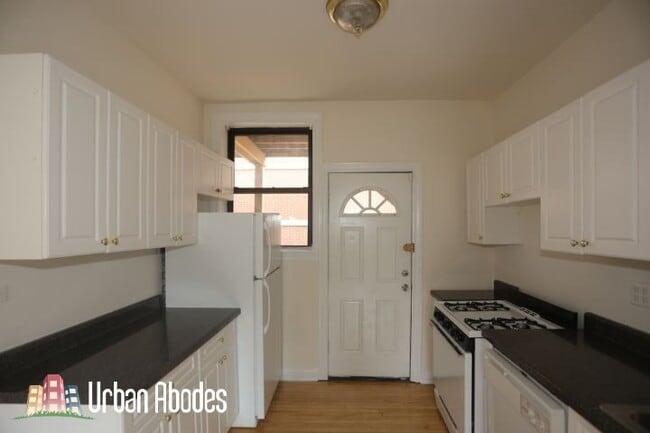 822 W Waveland Ave, Unit M00B in Chicago, IL - Building Photo - Building Photo