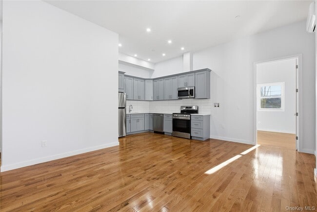 99 Main St in Brewster, NY - Building Photo - Building Photo