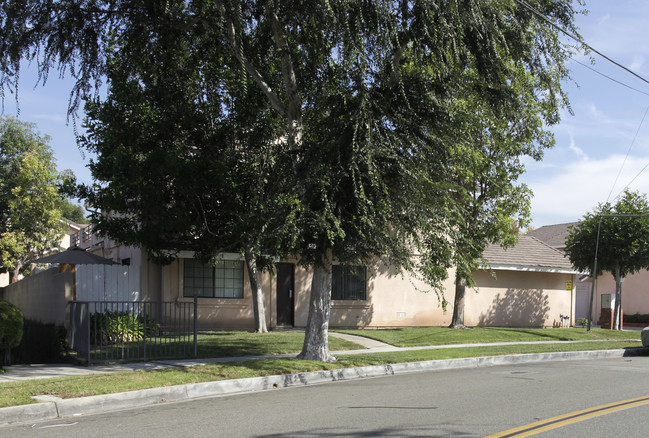 1401-1411 Hillandale Ave in La Habra, CA - Foto de edificio - Building Photo