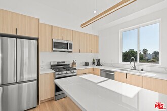 236 S Carondelet St in Los Angeles, CA - Building Photo - Building Photo