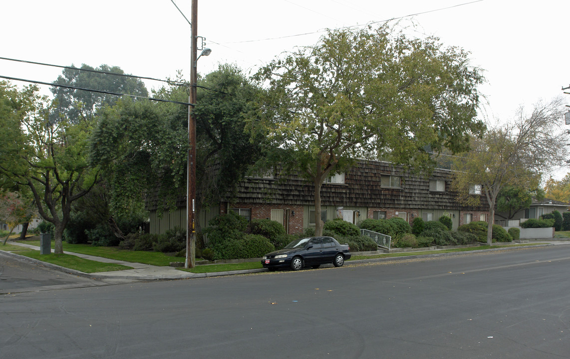 714 E Fountain Way in Fresno, CA - Building Photo