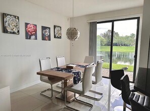 415 NE 194th Ln in Miami, FL - Building Photo - Building Photo