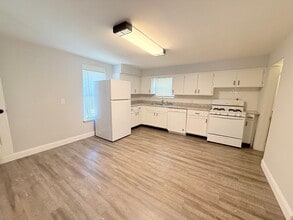 340 E Baker St in Bloomington, IL - Building Photo - Building Photo