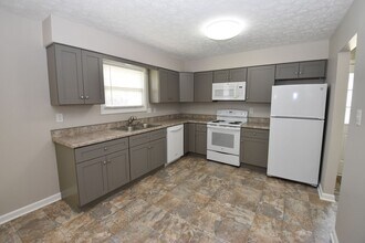 1439-1441 Coachlite Dr in Greenfield, IN - Building Photo - Building Photo