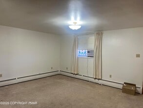 144 E Diaz Ave in Nesquehoning, PA - Foto de edificio - Building Photo