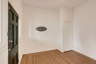 213 7th St in Oakland, CA - Foto de edificio - Building Photo