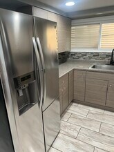 5122 S Whipple St, Unit Basement in Chicago, IL - Building Photo - Building Photo