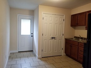 203 E High St, Unit A in Troy, IL - Foto de edificio - Building Photo