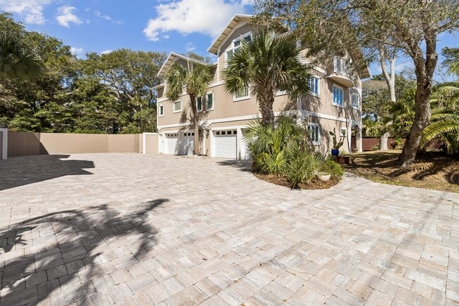 3341 1st Ave in Fernandina Beach, FL - Foto de edificio - Building Photo