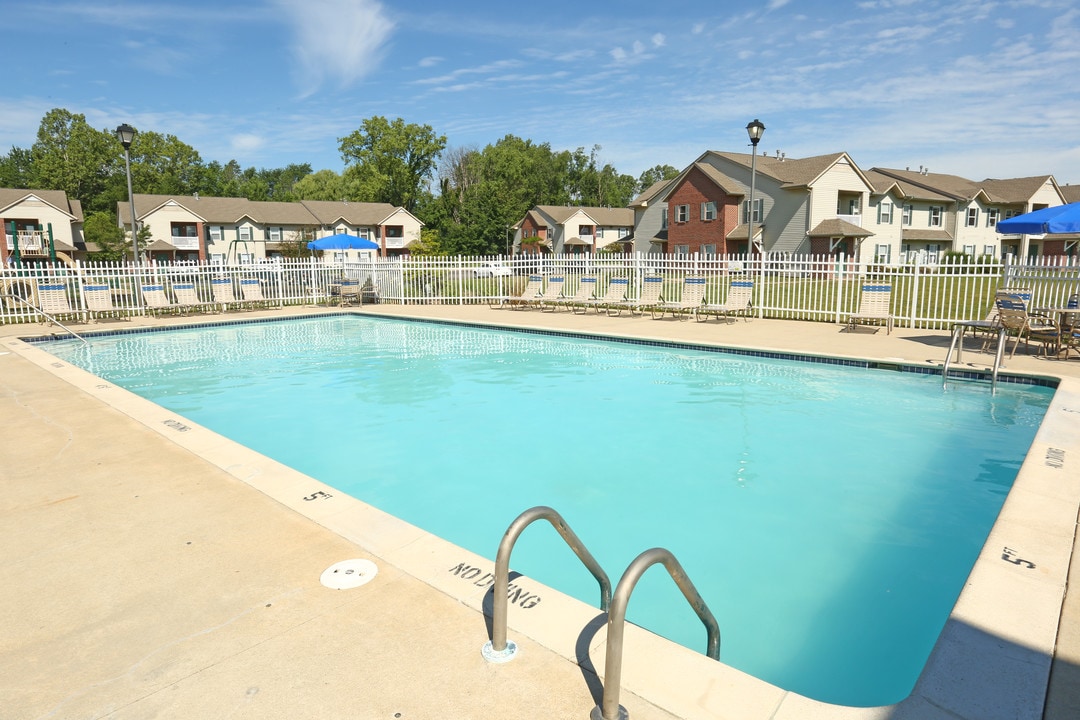 Arbors at Georgetown in Lansing, MI - Foto de edificio