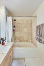 1017 W Washington Blvd, Unit 24D in Chicago, IL - Building Photo - Building Photo