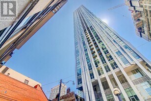 1 Yorkville Ave in Toronto, ON - Building Photo