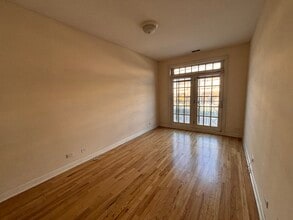3349 N Clark St, Unit 1SW in Chicago, IL - Foto de edificio - Building Photo