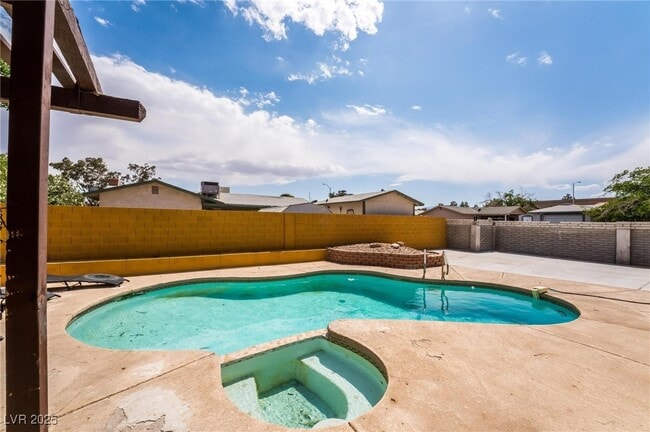 property at 6467 W Pawlow Ave