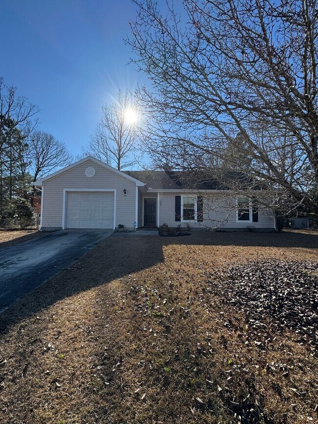 property at 104 E Pebble Ct