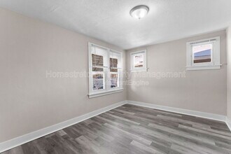 8129 St Charles Ln in St. Louis, MO - Building Photo - Building Photo